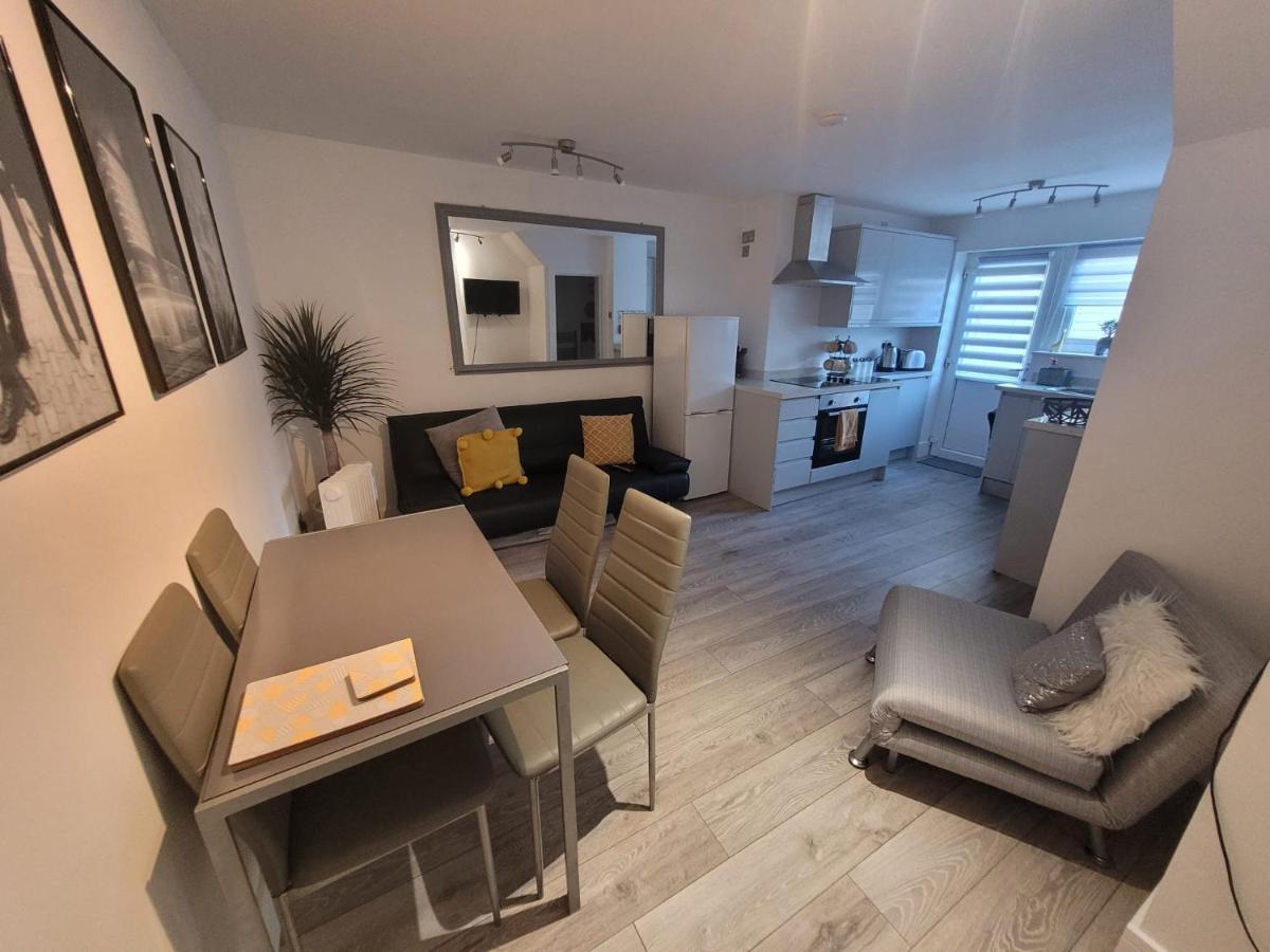 Entire Apartment With Sun Filled Private Garden Margate Bagian luar foto