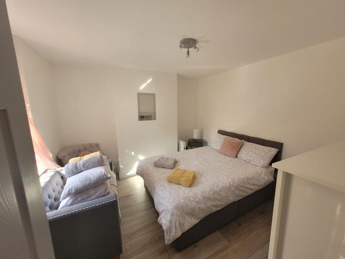 Entire Apartment With Sun Filled Private Garden Margate Bagian luar foto